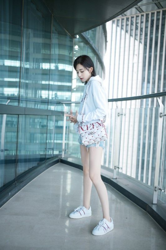 长腿热裤短发美女冷艳御姐时尚美丽图片