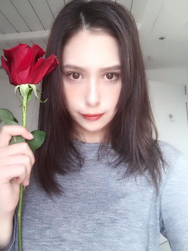 台湾网络美女贾凯萱FB私拍照图片