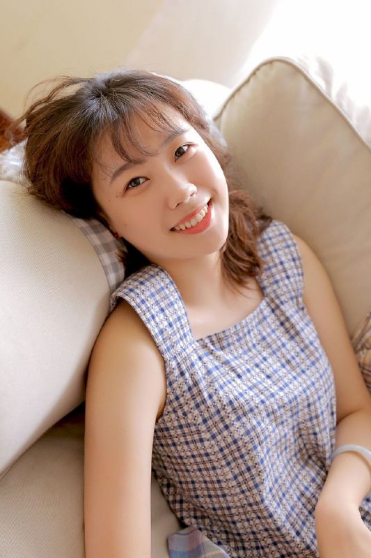 自然美女吊带长裙性感私房治愈养眼写真