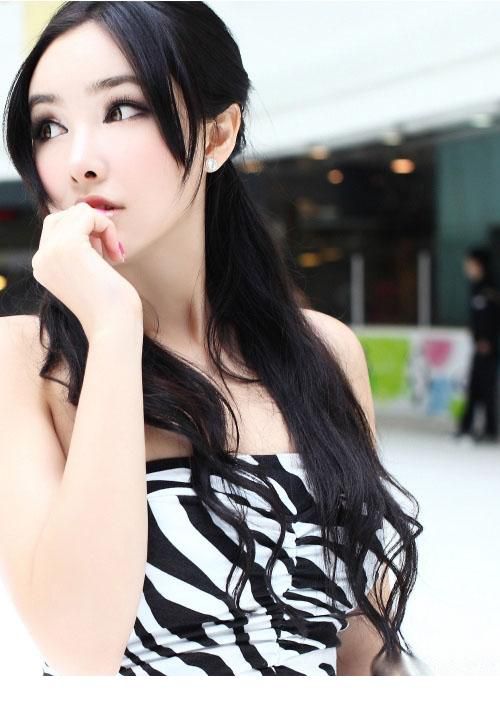 性感酥胸美女街头写真大片