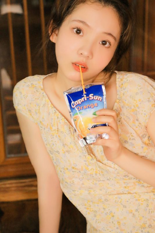 日本水灵初中生成熟发育性感撩人写真