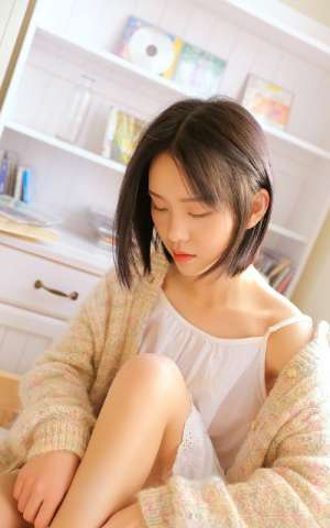 清纯气质短发美女私房惹火吊带内衣长腿诱惑写真