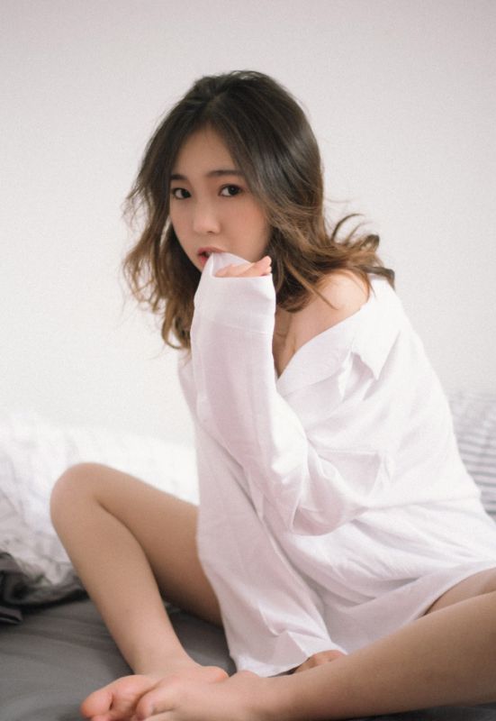睡衣少女惬意周末时光白嫩小清新写真