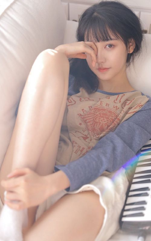 极品学生妹丰满酥胸身材夜夜骑骚逼性感写真图片
