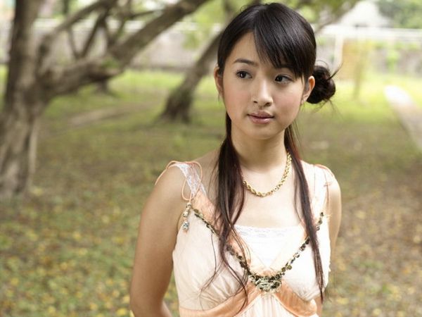 台湾邻家女孩林依晨清纯迷人写照