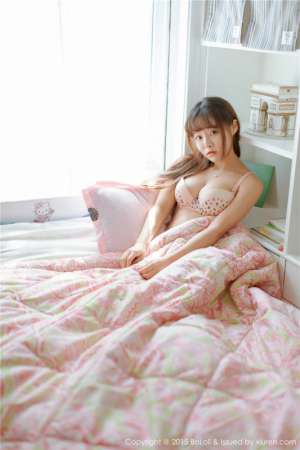酥胸美女柳侑绮闺房性感内衣秀