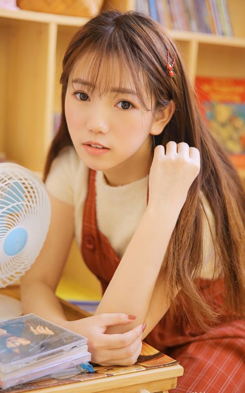 文艺漂亮长发美女卧室清纯淑女长裙小清新写真