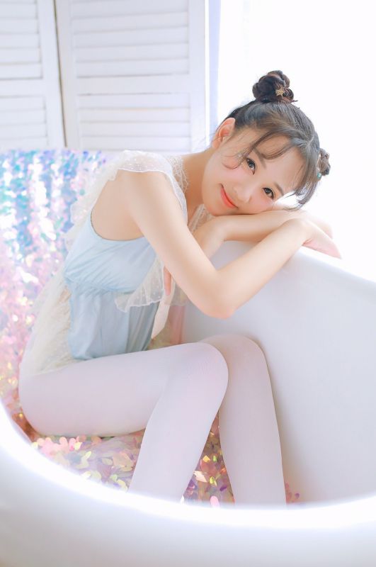 浴缸娘少女清纯性感连裤丝袜诱惑写真