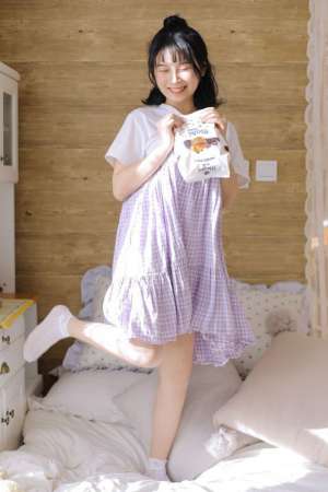 00后萝莉美女床上香艳白嫩可爱班花清纯写真图片