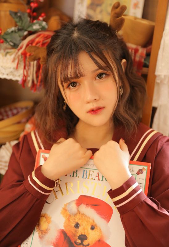 水手服鹿角美女性感制服诱惑白嫩养眼惹火写真