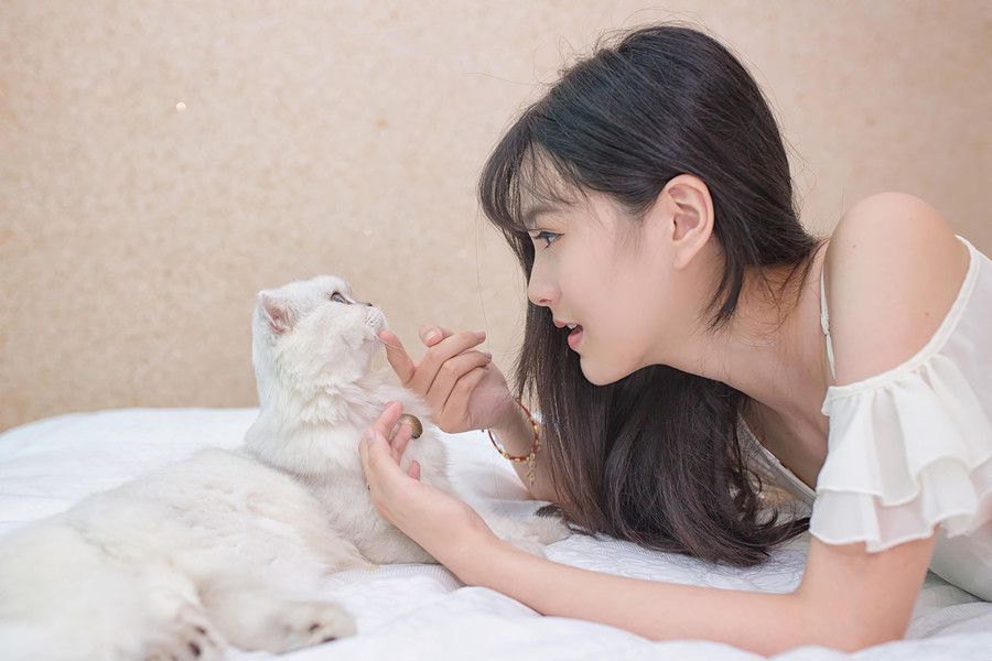 可爱少女私房卖萌写照