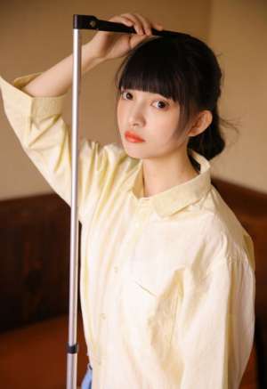 古典气质美女养眼小清新休闲装清纯生活照图片