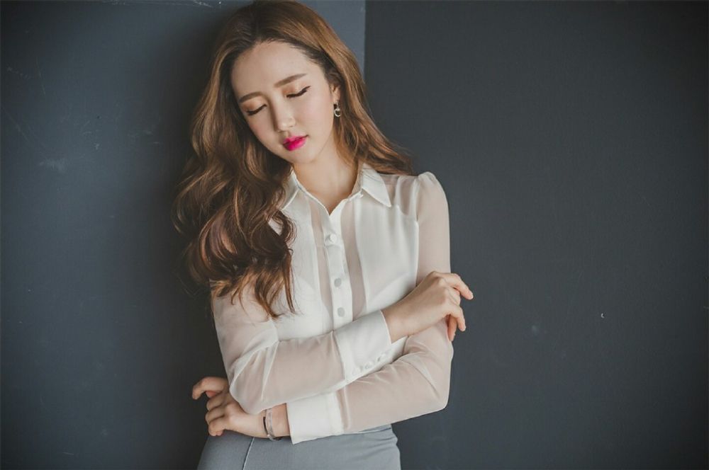 办公漂亮秘书香艳红唇性感极品美女写真