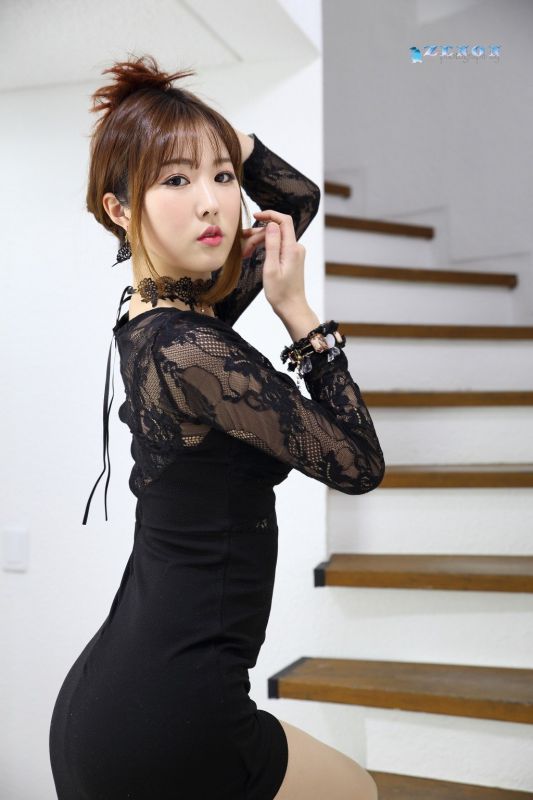 黑色套裙美女薛睿娜养眼私房照