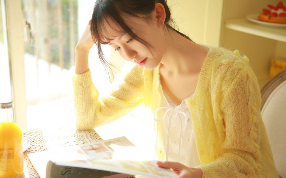 阳光少女酥胸美腿居家小清新写真图片