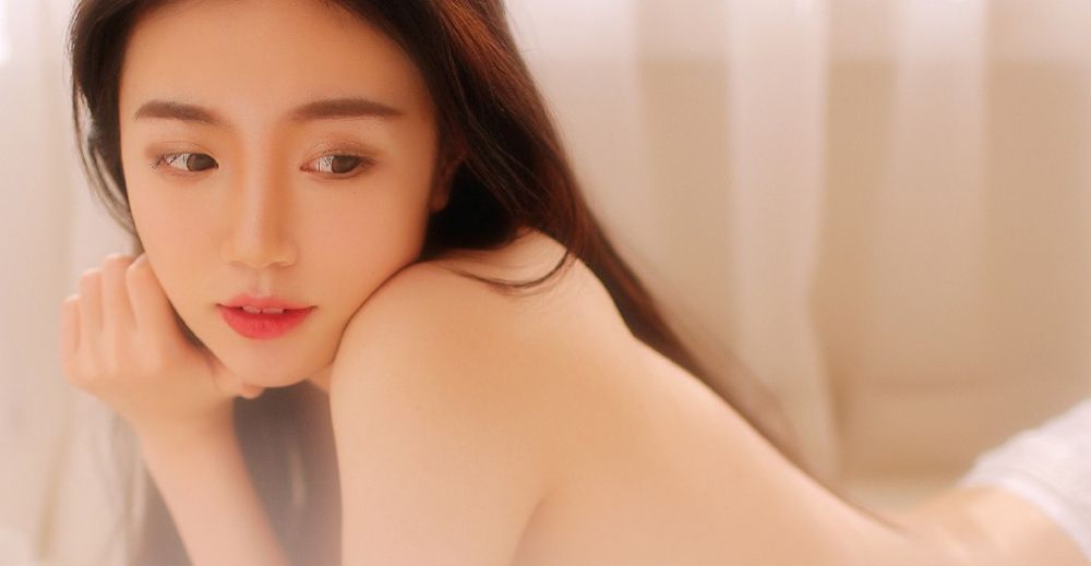 长腿御姐私房薄纱裙乳沟诱惑梦幻写真