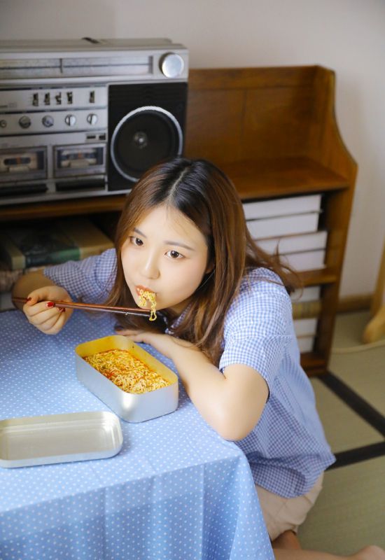 清纯宅居女孩甜美素人俏皮氧气唯美写真