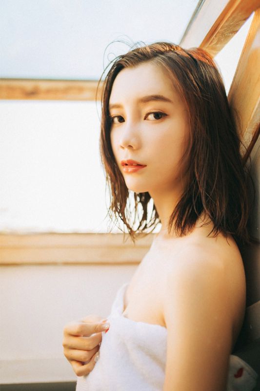 美女御姐浴室裹胸大胆人体艺术模特摄影性感写真