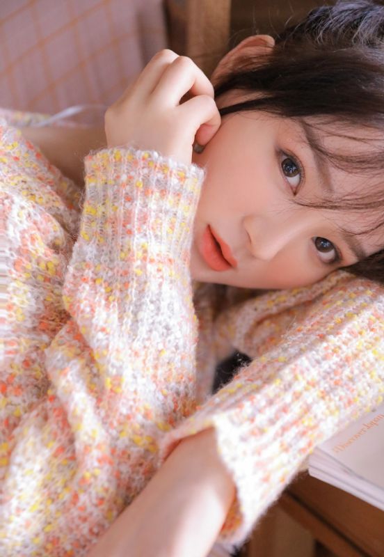 天然白嫩美女卧室美腿诱惑性感翘臀清纯写真