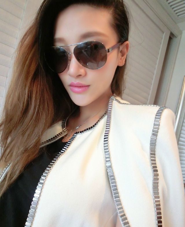 美女模特徐茜儿性感自拍照