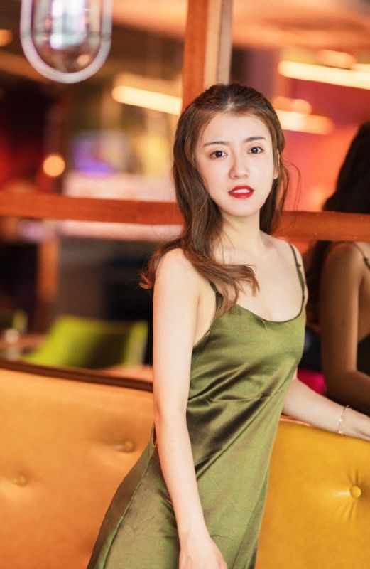 骨感御姐修身镂空礼裙气质成熟美女写真