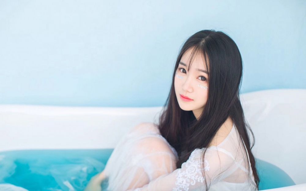 美女洗澡粉嫩妖娆甜美女孩写真