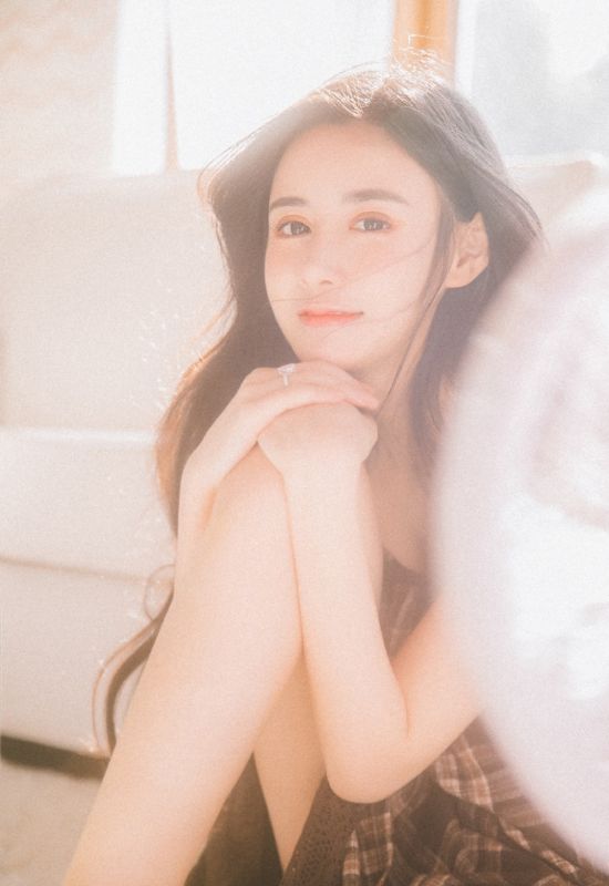 极品白嫩长腿校花美女销魂眼神梦幻唯美写真