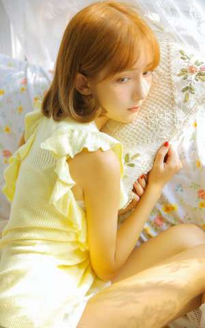 混血金发美少女白丝美腿诱人床照私房冷艳写真