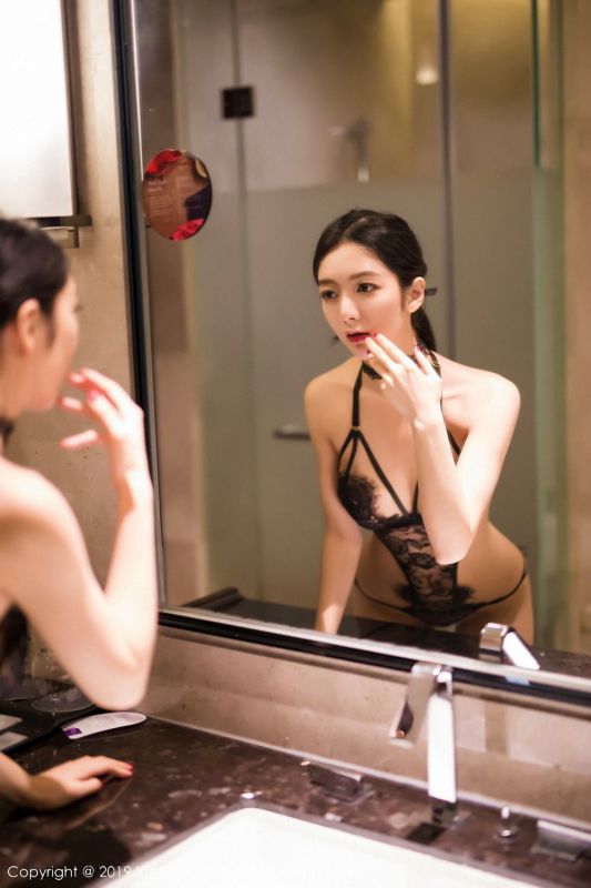 免费女人精致镂空内衣光着屁股全身白嫩照片高清不卡观看