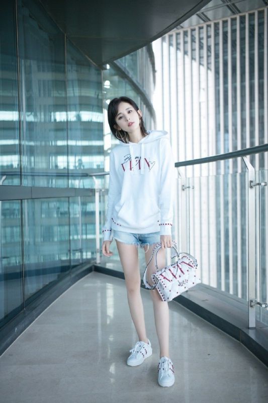 长腿热裤短发美女冷艳御姐时尚美丽图片