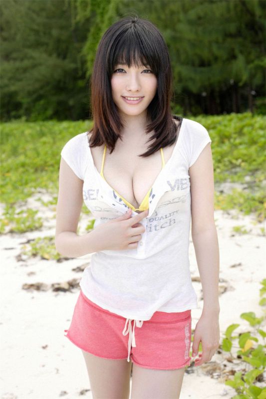 日本美女拍写真超诱惑 日本爆乳美女今野杏南比基尼内衣诱惑写真