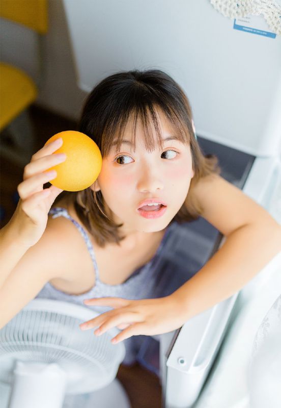 吊带碎花裙萝莉少女性感滑落诱惑写真