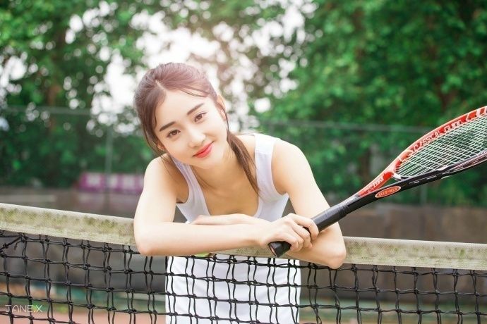 校园运动少女美乳深沟长腿美女球场性感写真