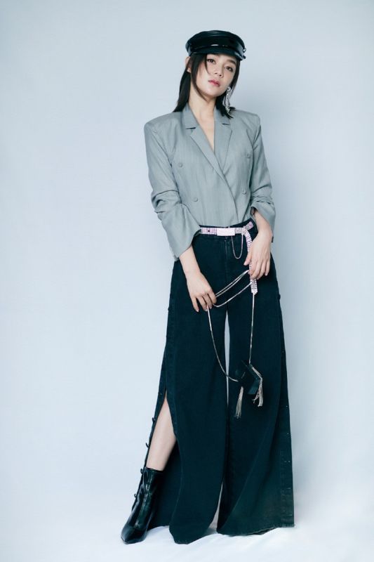 军工装美女明星袁姗姗冷艳帅气火辣图片