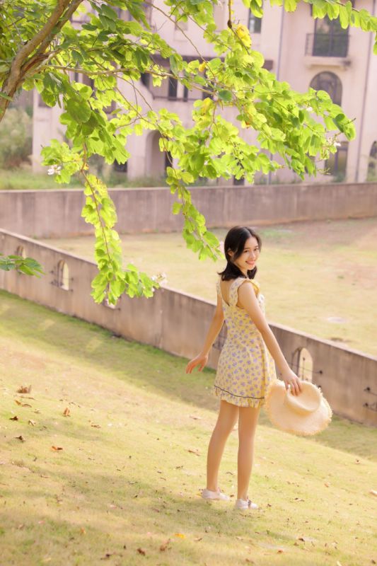 性感治愈系美女诱人酥胸美腿诱惑性感图片