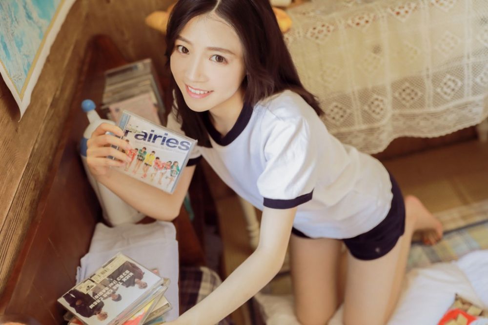 运动服美女日系居家美女性感私房写真