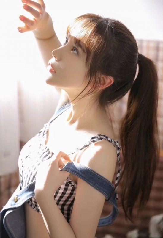 氧气少女熟睡脱衣性感火辣私房写真