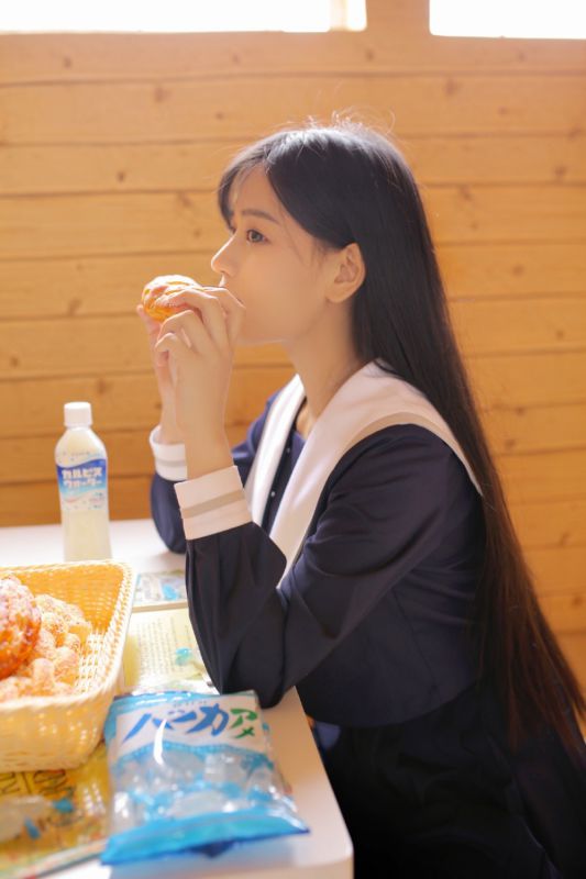 00后校园少女阳光纯真漂亮美女写真