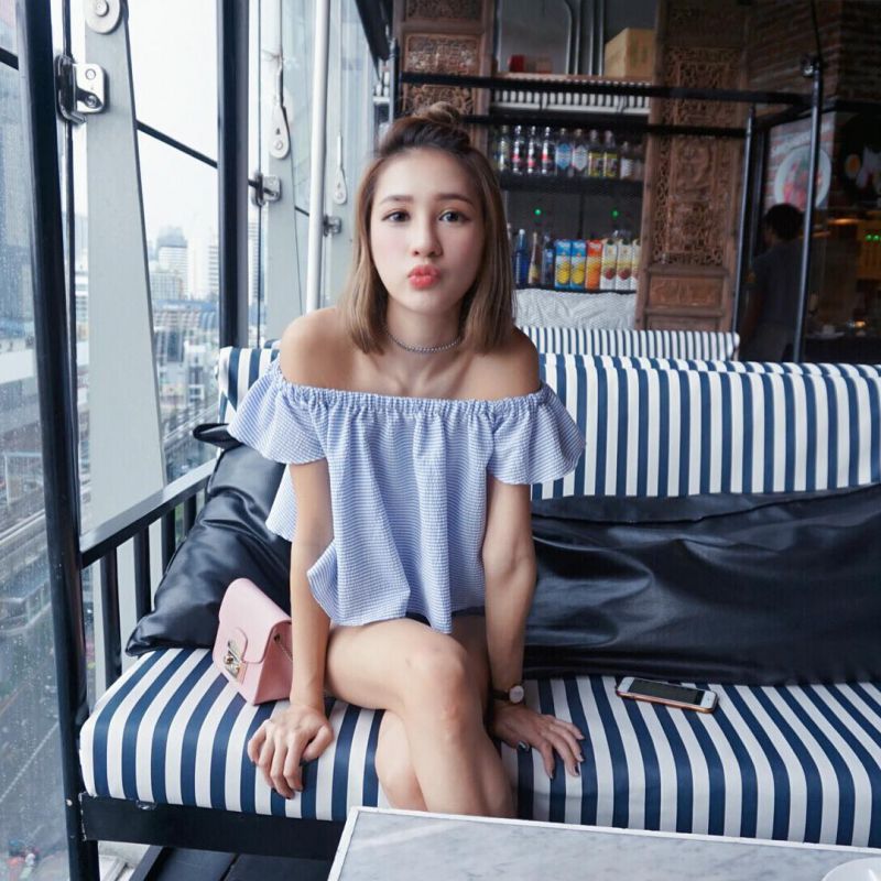90后混血美女冯u气质养眼写真图片