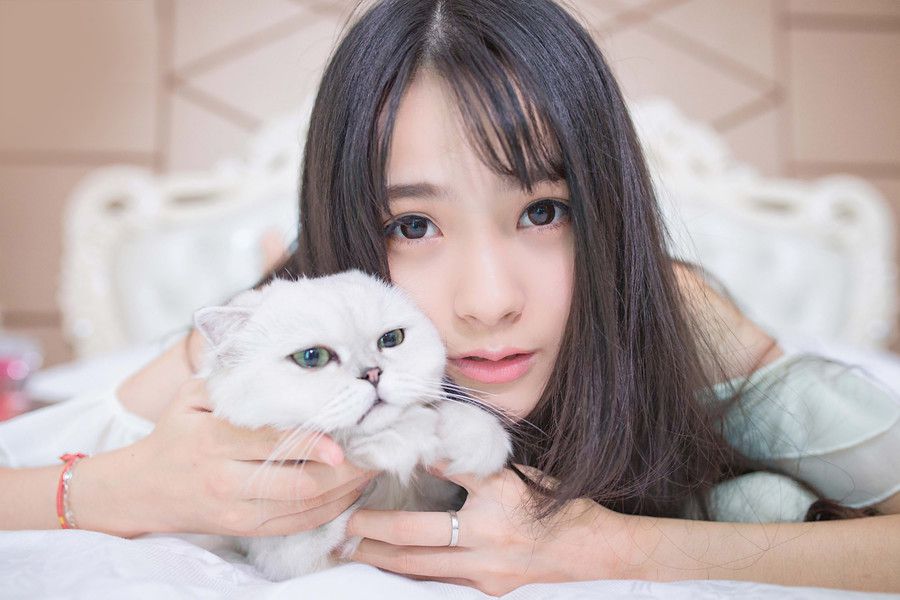 可爱少女私房卖萌写照