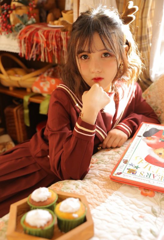 水手服鹿角美女性感制服诱惑白嫩养眼惹火写真