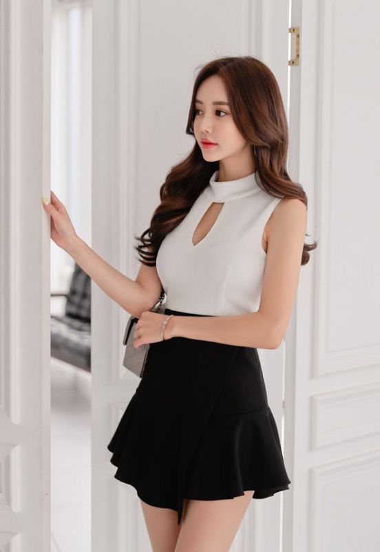 韩国美女俏美可人超短裙翘臀长腿写真