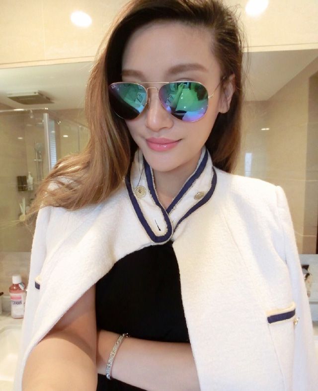 美女模特徐茜儿性感自拍照