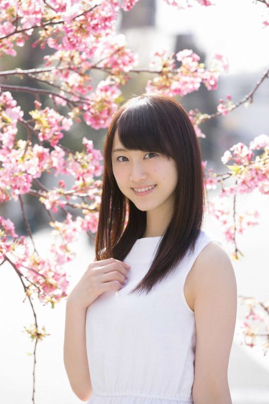 日本清纯美女松井玲奈白色短裙迷人写真