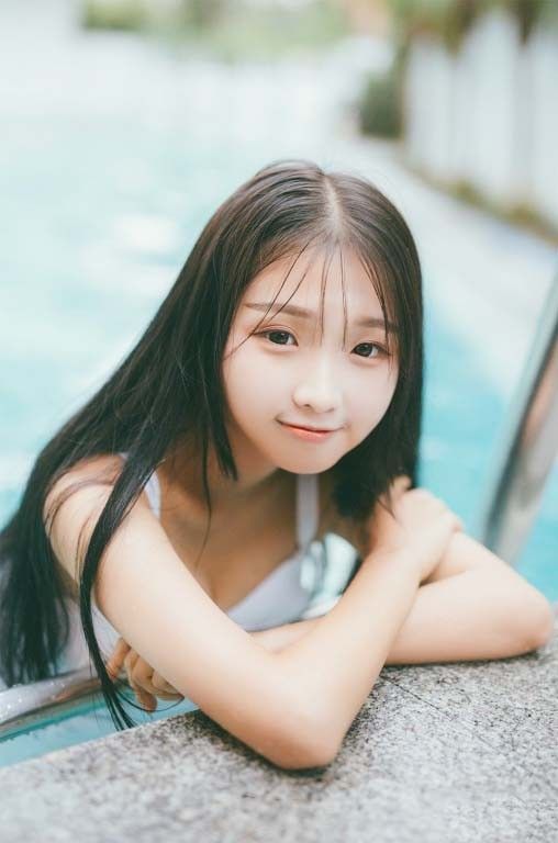 童颜巨乳萝莉室外湿身福利美腿诱惑写真
