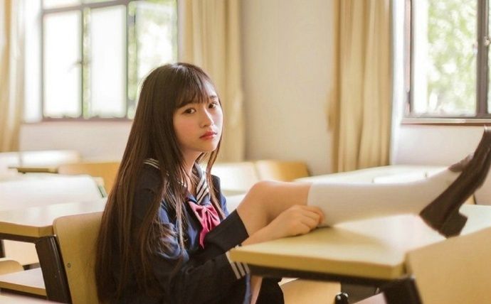高颜值日系少女水手服丰盈白皙美腿火辣性感图片