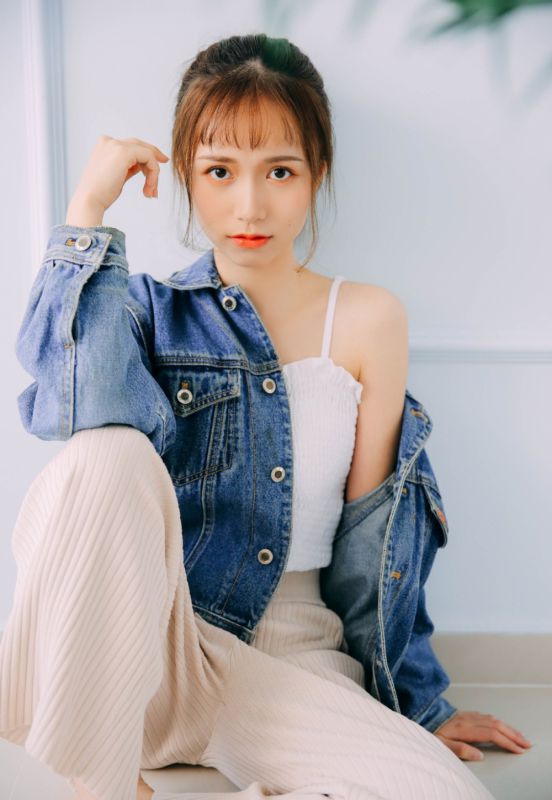 潮流时尚模特吊带背心甜美冷艳美女写真