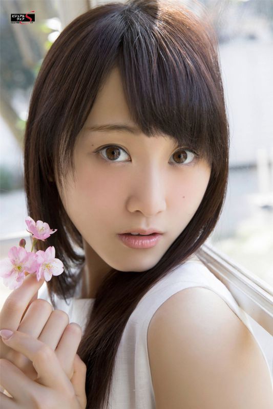 日本清纯美女松井玲奈白色短裙迷人写真