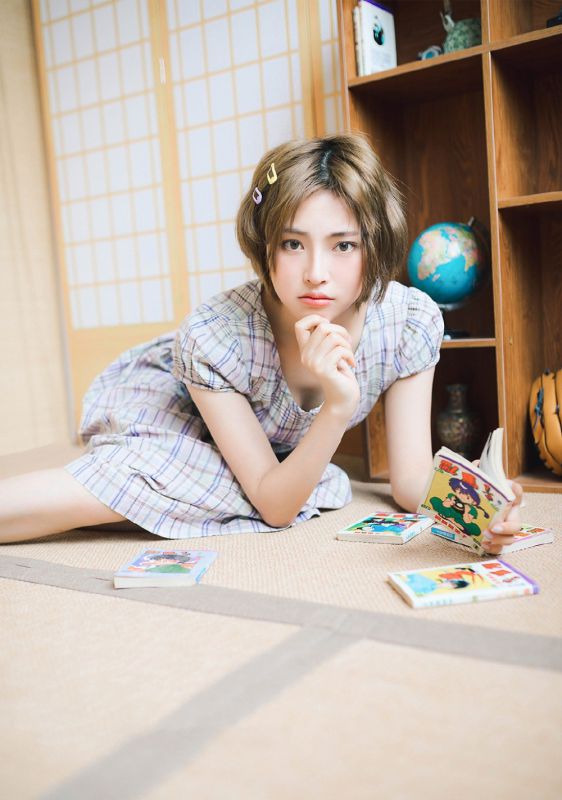 长腿美少女居家清纯淡雅气质写真