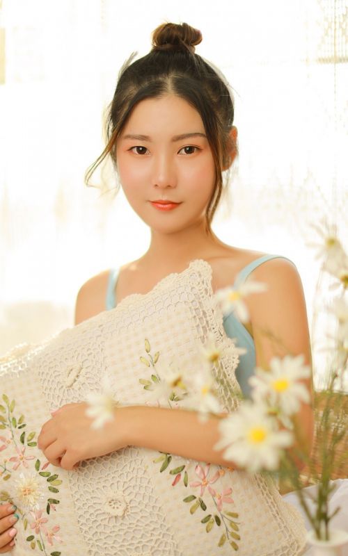邻家吊带舞蹈美女低胸大胆人体艺术性感骚逼写真